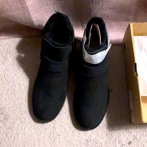 Brand New UGG Women’s McKay Ankle boots